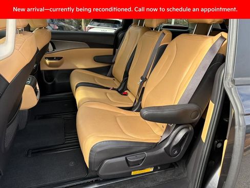 Used 2023 Kia Carnival LX image 20