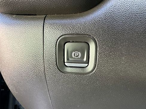 Used 2022 Chevrolet Silverado 1500 Custom image 28