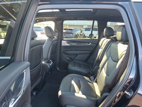 Certified 2022 Cadillac XT6 Premium Luxury w/ Technology Package AWD/4WD image 10