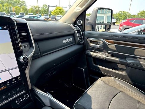 Used 2024 RAM 2500 Laramie AWD/4WD image 35