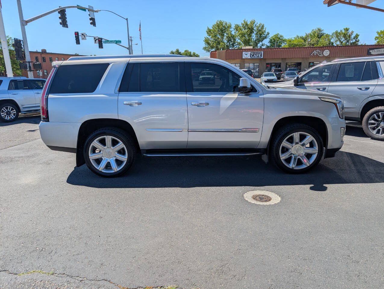Used 2016 Cadillac Escalade Premium AWD/4WD image 8