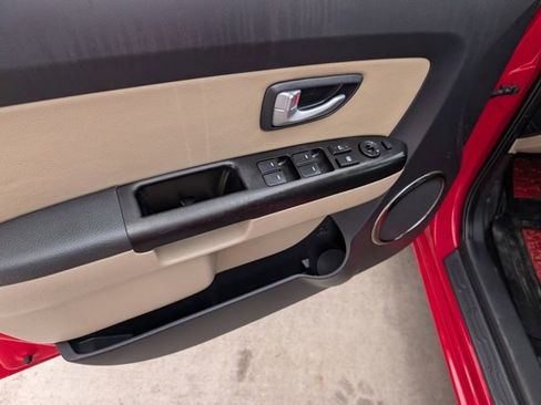 Used 2013 Kia Soul ! w/ Premium Pkg image 10