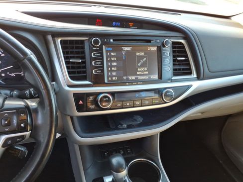 Certified 2017 Toyota Highlander Plus w/ Protection Package #3 AWD/4WD image 14