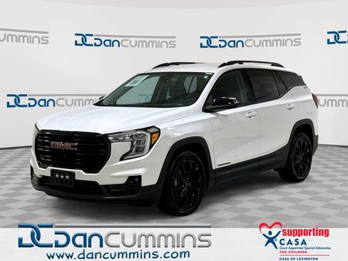 Used 2022 GMC Terrain SLT w/ Infotainment Package II FWD image 1