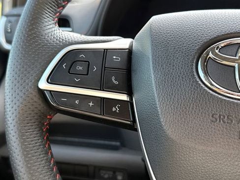 Used 2025 Toyota Sienna XSE w/ XSE Plus Package FWD image 28