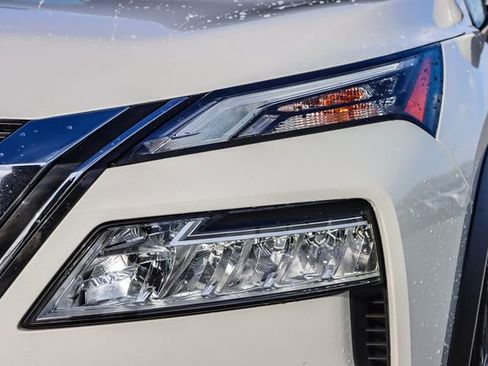 Used 2023 Nissan Rogue SV image 12