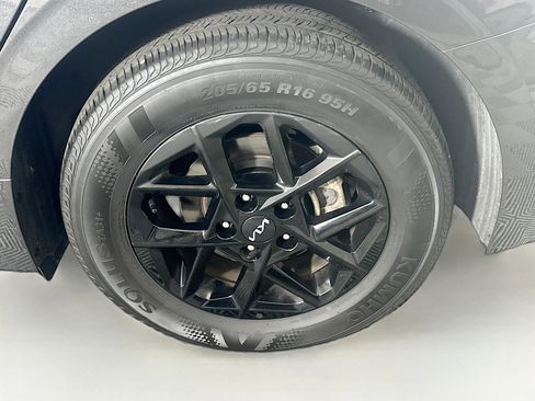 Used 2025 Kia K5 LXS image 11