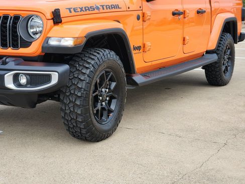 Used 2025 Jeep Gladiator Sport AWD/4WD image 12