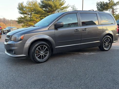 Used 2017 Dodge Grand Caravan GT image 3