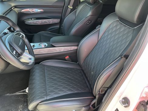 Used 2025 Genesis GV70 3.5T Sport w/ Sport Advanced Package image 18