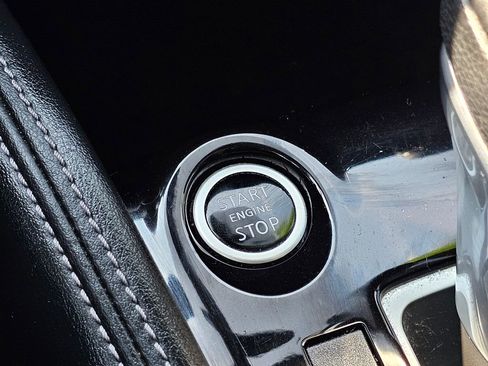 Used 2020 Nissan Kicks SR image 25