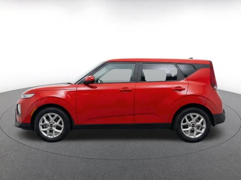Used 2025 Kia Soul LX w/ LX Technology Package FWD image 4