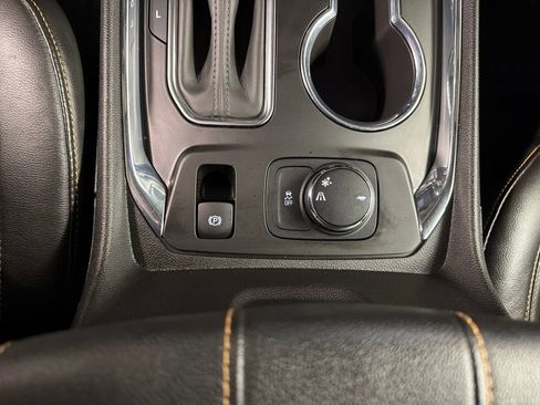 Used 2018 Chevrolet Traverse LT FWD image 17