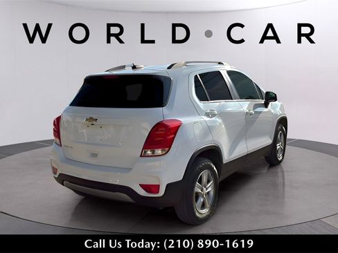 Used 2022 Chevrolet Trax LT w/ LT Convenience Package image 14