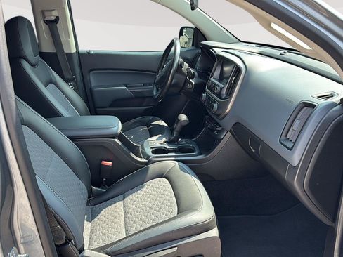 Used 2018 Chevrolet Colorado Z71 AWD/4WD image 12