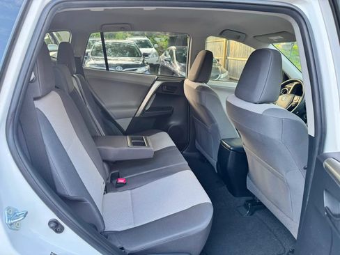 Used 2013 Toyota RAV4 LE AWD/4WD image 9