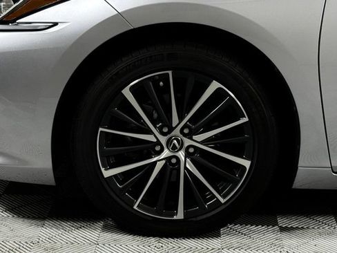 Used 2025 Lexus ES 350 w/ Premium Package FWD image 13