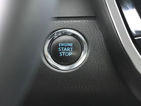 Used 2018 Toyota Camry SE w/ Moonroof Package image 19