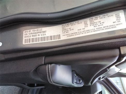 Used 2023 Jeep Grand Cherokee L Laredo w/ Luxury Tech Group I image 13