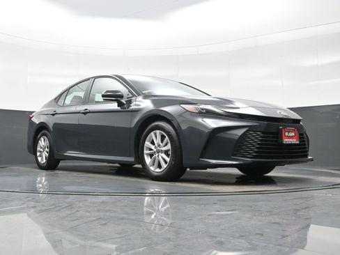 Used 2025 Toyota Camry LE image 25
