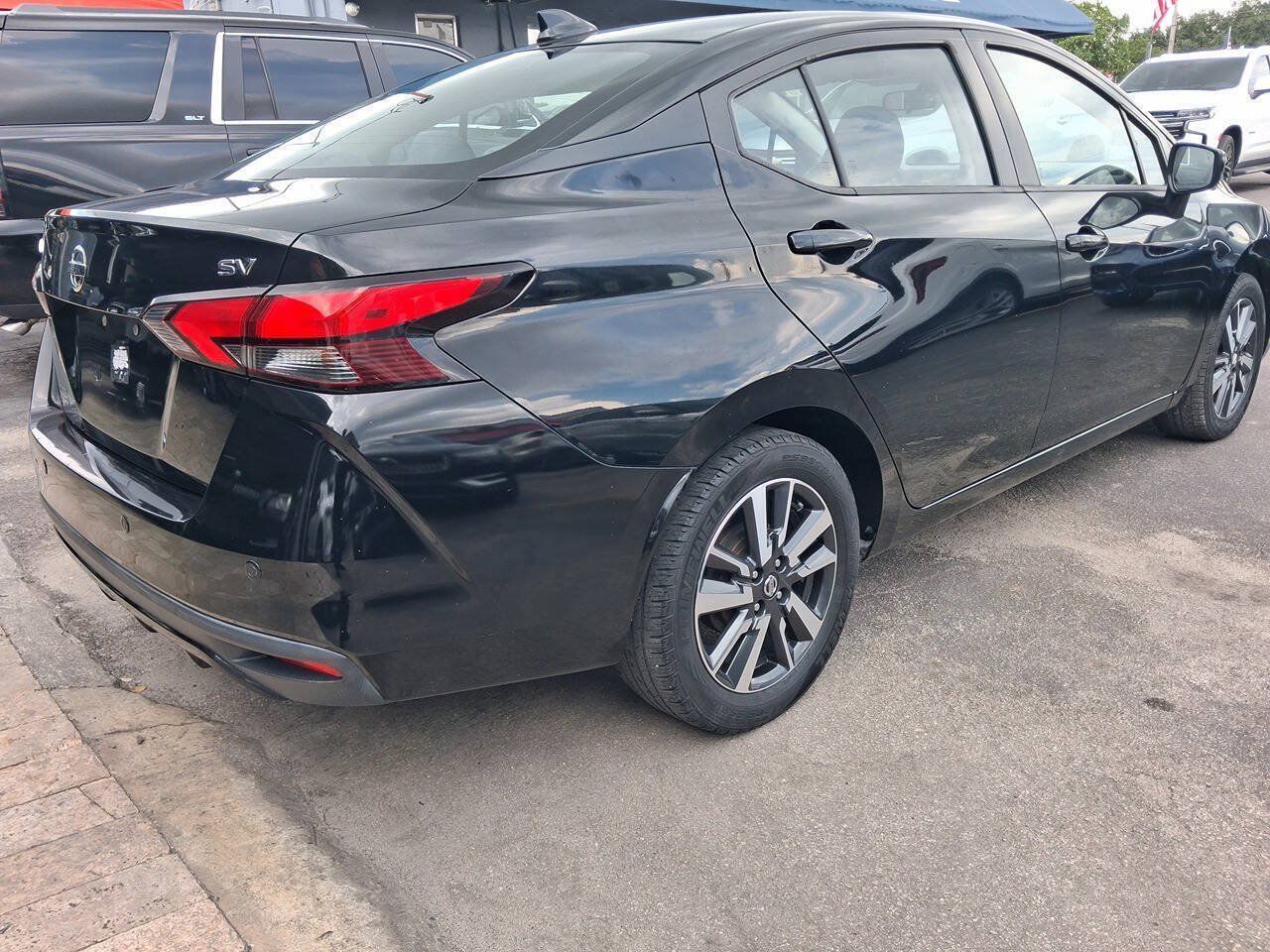 Used 2021 Nissan Versa SV FWD image 6