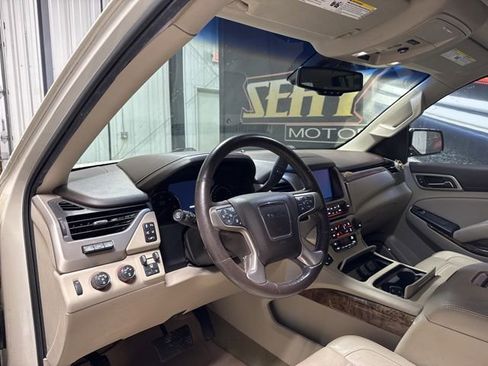 Used 2015 GMC Yukon XL Denali w/ Premium Package AWD/4WD image 5