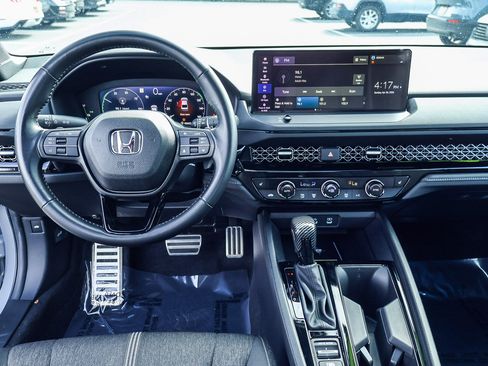 Used 2025 Honda Accord Sport image 3