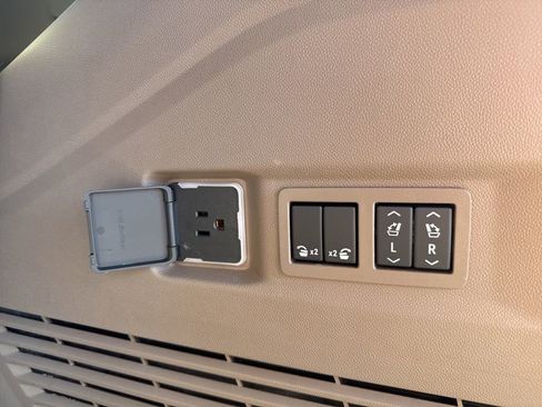New 2026 GMC Yukon Denali w/ Sun & Power Step Package AWD/4WD image 64