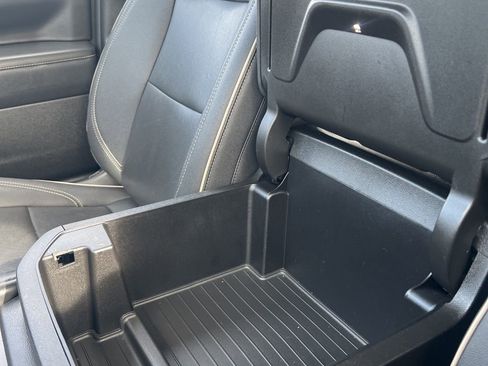 Used 2023 Chevrolet Suburban Premier image 32