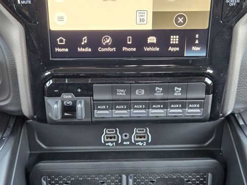New 2026 RAM 2500 Laramie w/ Night Edition AWD/4WD image 17
