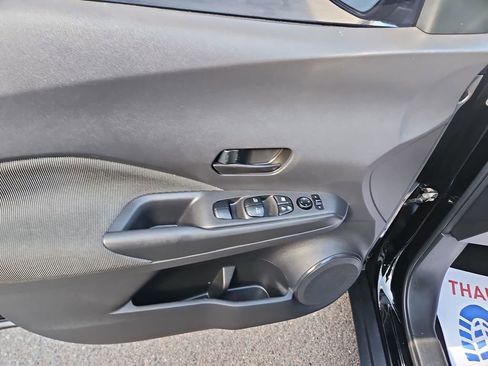 Used 2019 Nissan Kicks S image 11