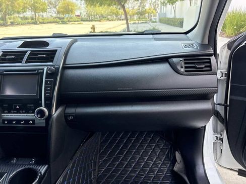 Used 2013 Toyota Camry SE w/ Leather Pkg FWD image 16