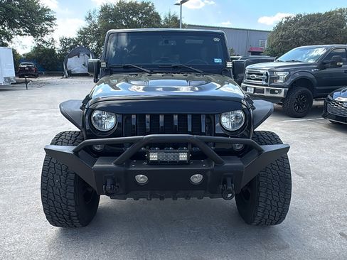 Used 2016 Jeep Wrangler Unlimited Rubicon image 2