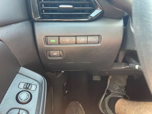 Used 2025 Nissan Sentra SV FWD image 17
