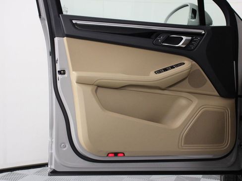 New 2026 Porsche Macan image 21