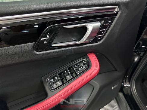 Used 2020 Porsche Macan S AWD/4WD image 35