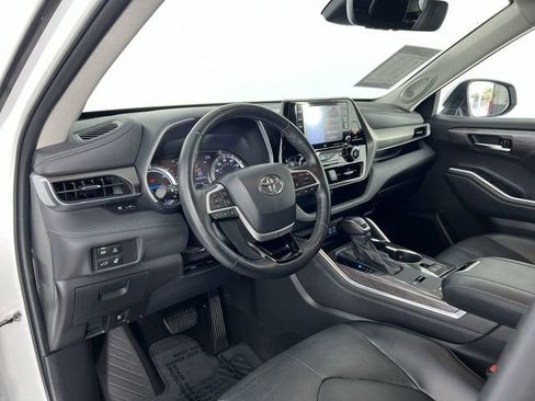 Used 2022 Toyota Highlander Limited image 10