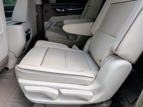 Used 2022 GMC Yukon Denali RWD image 36