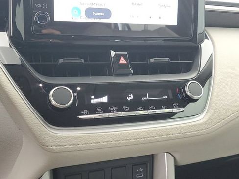 Used 2025 Toyota Corolla Cross L FWD image 28