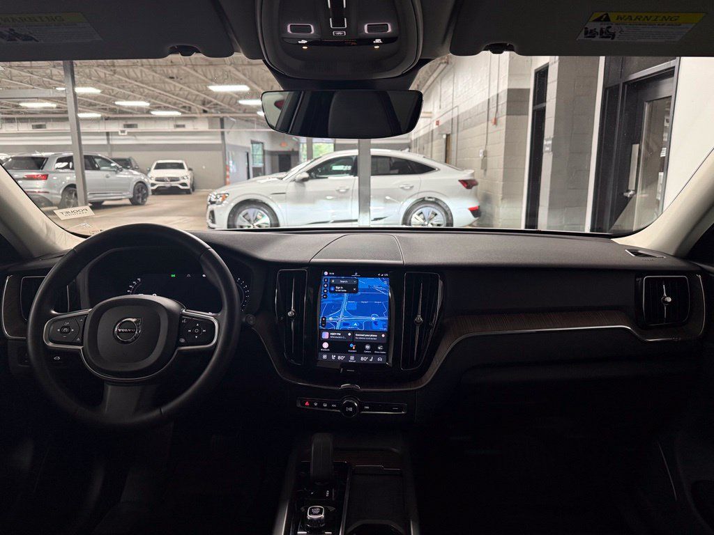 Used 2022 Volvo XC60 B5 Momentum w/ Climate Package AWD/4WD image 8