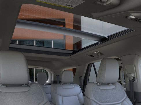 New 2025 Ford Explorer Active w/ Active Comfort Package image 22