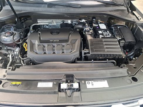 Used 2020 Volkswagen Tiguan SE image 33