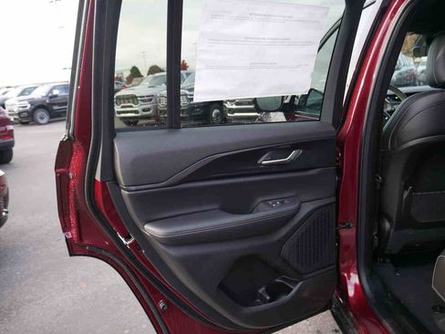 New 2025 Jeep Grand Cherokee Altitude image 10