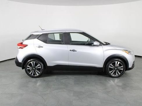 Certified 2019 Nissan Kicks SV FWD image 12