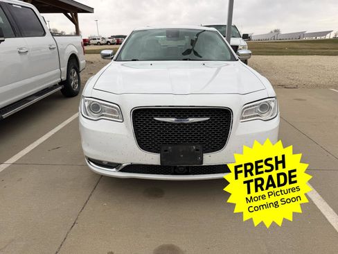 Used 2018 Chrysler 300 Limited w/ Safetytec Plus Group image 2