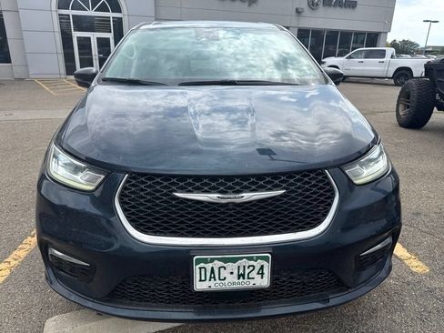 Used 2024 Chrysler Pacifica Touring-L AWD/4WD image 6
