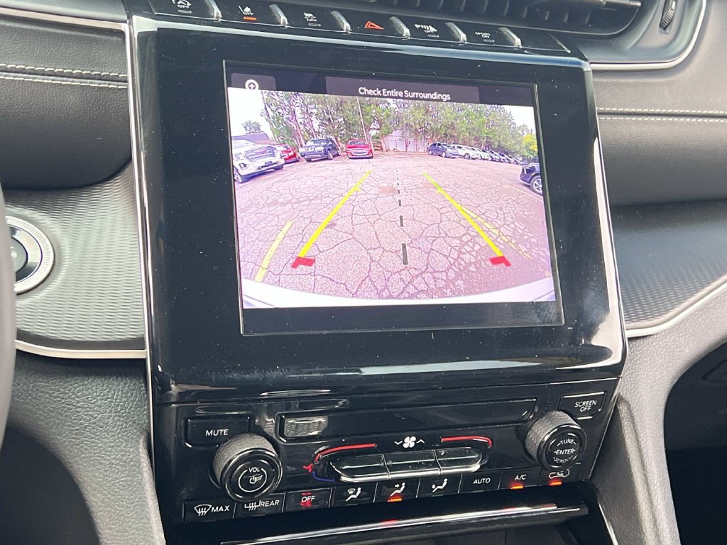 Used 2023 Jeep Grand Cherokee Laredo AWD/4WD image 20