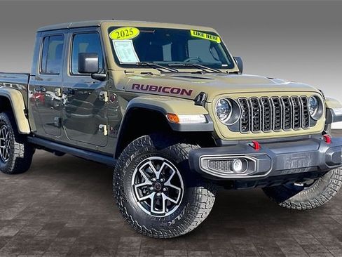 Used 2025 Jeep Gladiator Rubicon w/ Convenience Group image 11