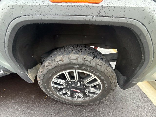 Used 2023 GMC Sierra 2500 AT4 w/ AT4 Preferred Package AWD/4WD image 6