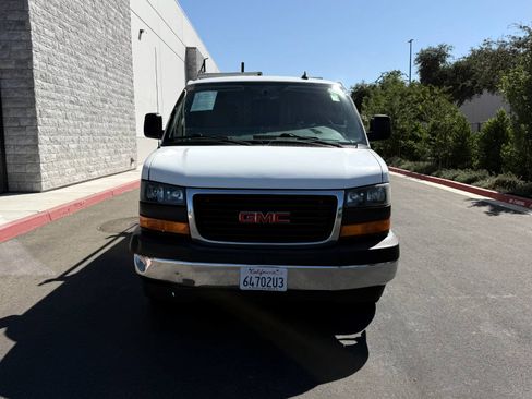 Used 2017 GMC Savana 2500 RWD image 2